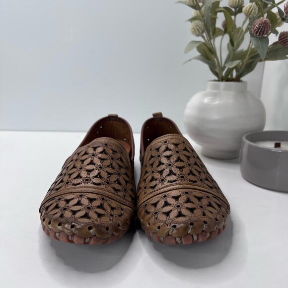 Spring Step Flowerflow Slip on Laser Cut Flat Light Brown Women 10.5 NWOB - Picture 4 of 9